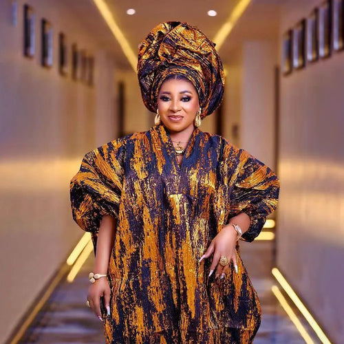 فستان فضفاض من قماش الجاكار الذهبي للأم الأفريقية